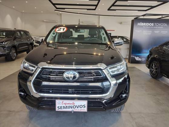 TOYOTA HILUX 2.8 D-4D TURBO DIESEL CD SRX 4X4 AUTOMÁTICO